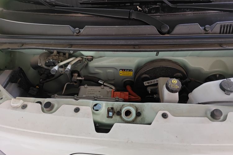 五菱汽车 宏光MINIEV 2024款 第三代 215km 青春版机舱底盘24