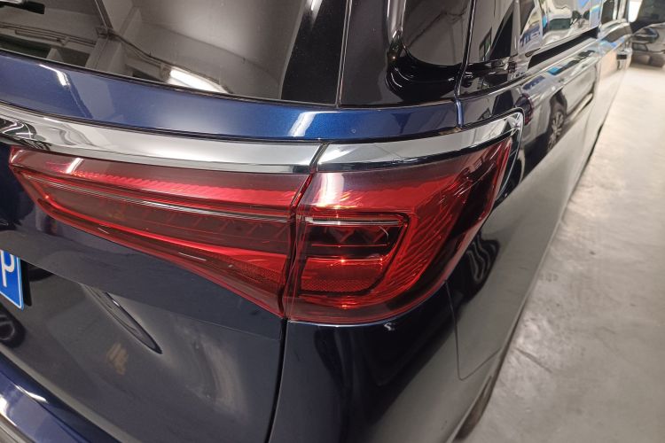 别克GL8 2020款 Avenir艾维亚 四座尊礼版车身外观9