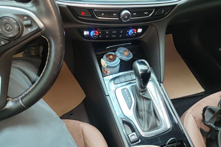 别克 君威 2017款 28T 尊享型中控内饰18