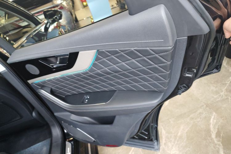 红旗HS5 2019款 2.0T 智联旗享版中控内饰7006