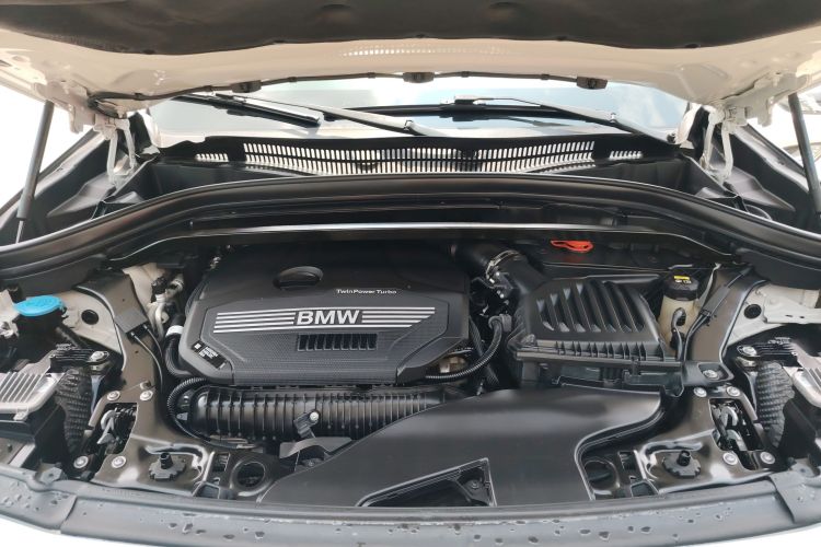 宝马X2 2020款 sDrive25i 领先型M越野套装机舱底盘24