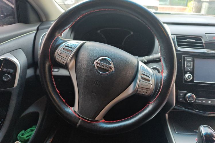 日产 天籁 2016款 2.0L XL舒适版中控内饰13