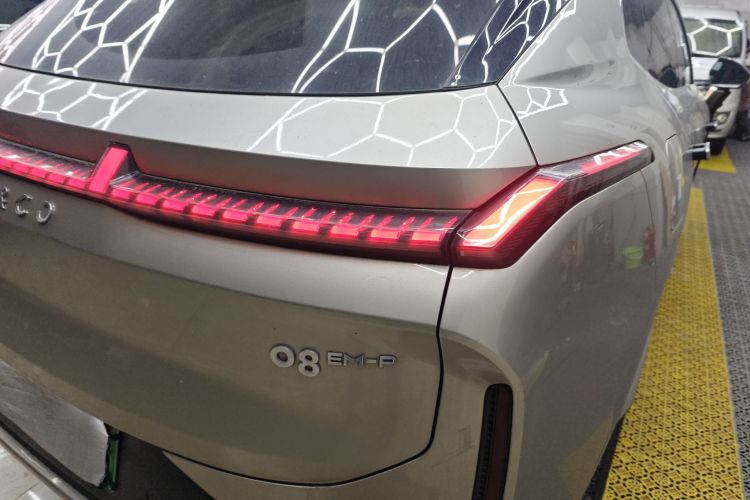 领克08 EM-P 2023款 120km 长续航Halo车身外观6006