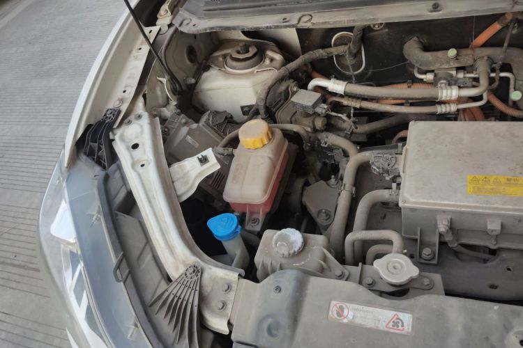 哪吒汽车 哪吒V 2021款 长续航娱乐版升级型局部细节9006