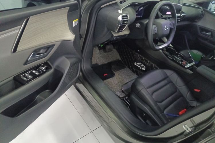 雪铁龙 凡尔赛C5 X 2023款 1.6T 势不凡中控内饰7003