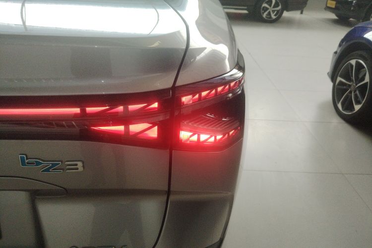 丰田bZ3 2024款 517km 精英PRO车身外观9