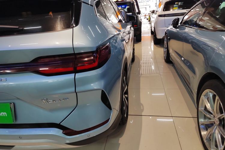 比亚迪 宋PLUS新能源 2023款 冠军版 DM-i 110KM 旗舰PLUS车身外观9