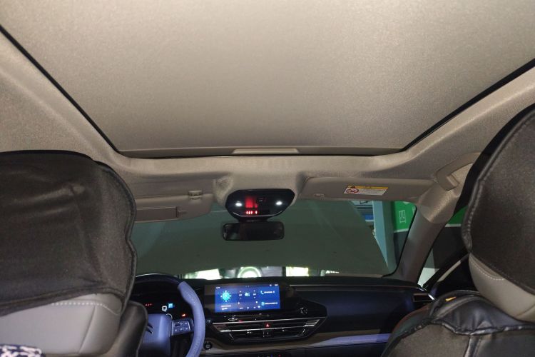 雪铁龙 凡尔赛C5 X 2022款 1.6T 享不凡 虎年开门红版中控内饰22