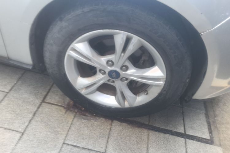 福特 福克斯 2012款 三厢 1.6L 自动风尚型车身外观6007