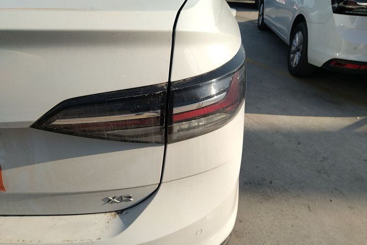 大众 朗逸 2023款 新锐 1.5L 自动新逸版车身外观9