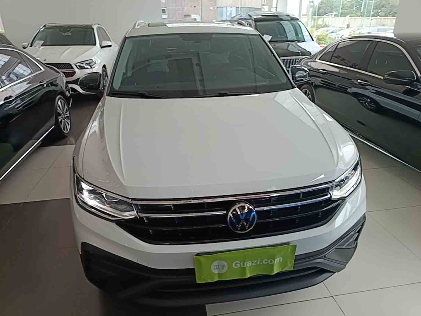 大众 途观L 2025款 出众款 300TSI 自动两驱龙腾版(1)