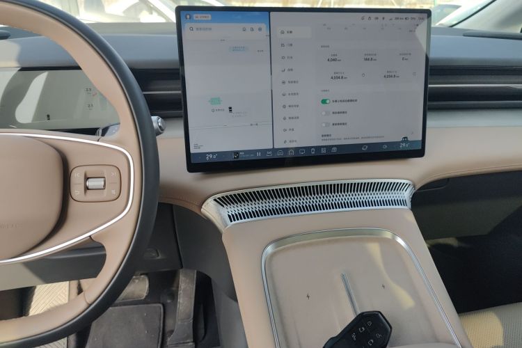 小鹏X9 2025款 740超长续航 Max中控内饰16