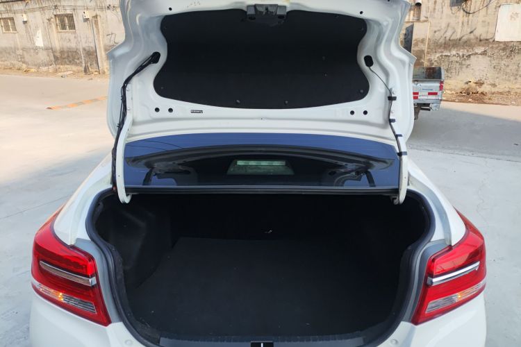 丰田 威驰 2017款 1.3L 手动前行版机舱底盘23