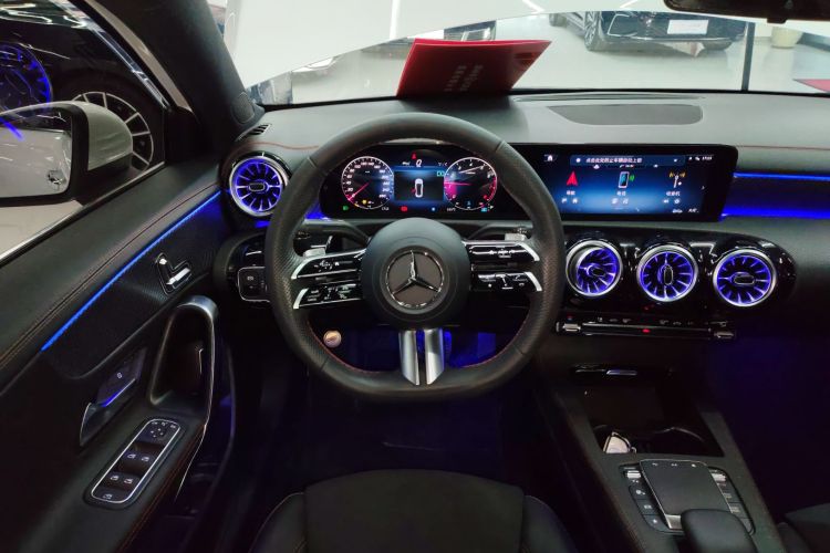 奔驰A级 2023款 A 200 L 时尚型中控内饰13
