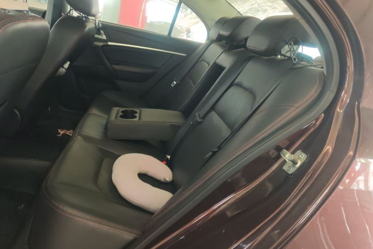 吉利汽车 帝豪 2015款 三厢 1.5L 手动向上版中控内饰7004