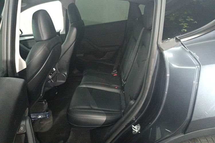特斯拉 Model Y 2024款 后轮驱动版中控内饰7004