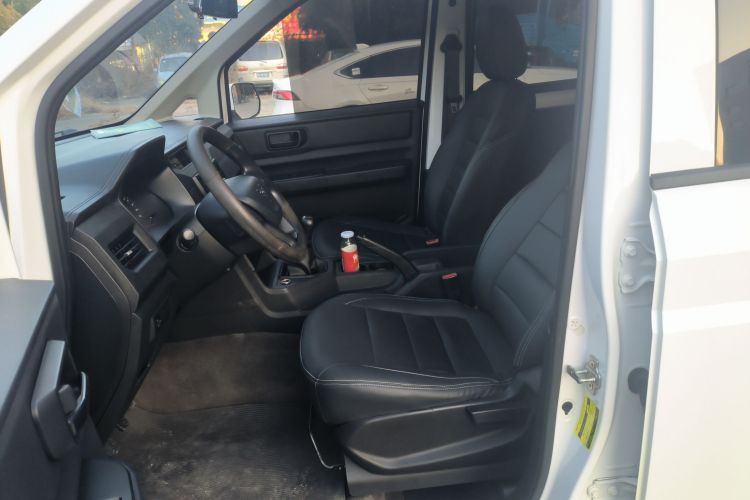 五菱汽车 五菱宏光PLUS 2020款 1.5L 手动标准型 5座中控内饰19