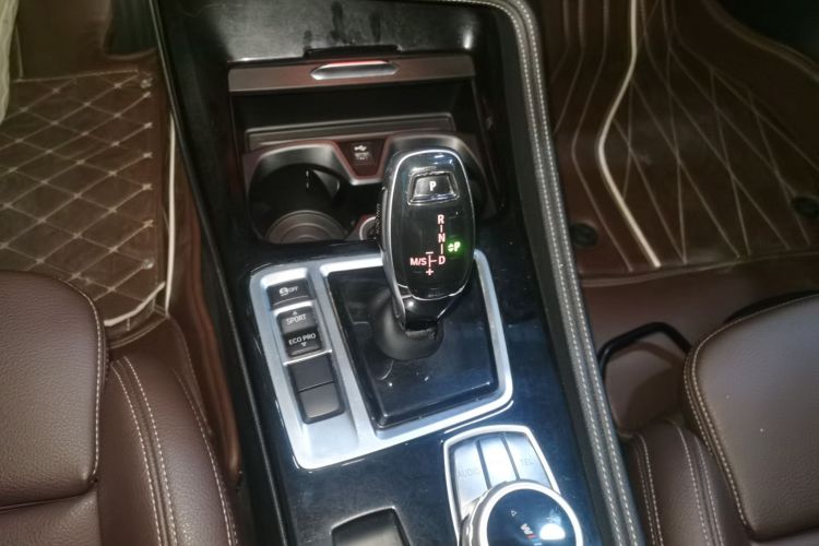 宝马1系 2020款 120i M运动套装中控内饰18