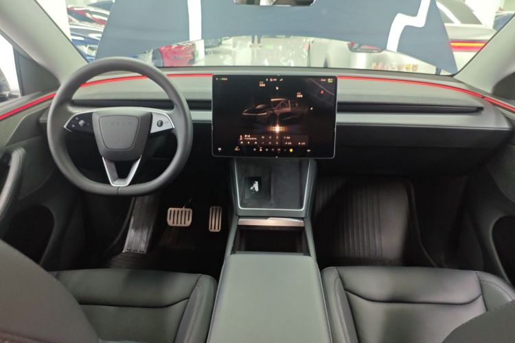 特斯拉 Model Y 2025款 长续航全轮驱动 首发版中控内饰12