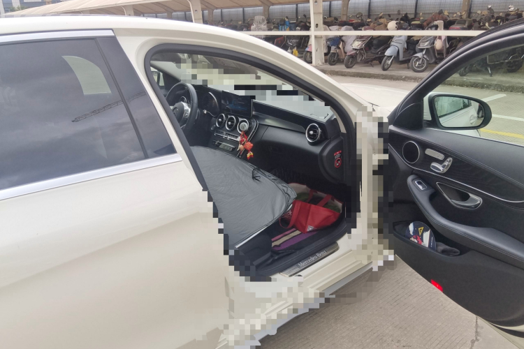 奔驰C级 2020款 C 260 L 运动版局部细节9005