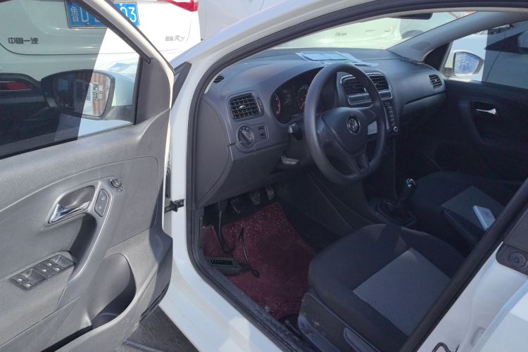 大众 Polo 2014款 1.4L 手动风尚版中控内饰7003