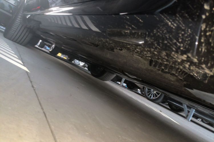 宝马X5 2023款 xDrive 30Li 尊享型M运动曜夜套装局部细节9001