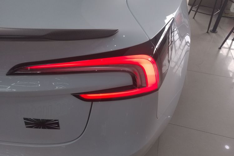 特斯拉 Model 3 2024款 高性能全轮驱动版车身外观6006