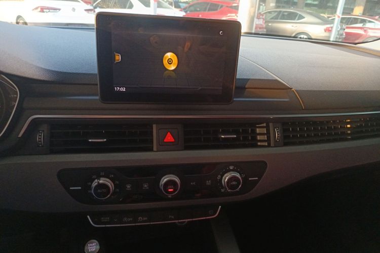 奥迪A4L 2018款 30周年年型 40 TFSI 进取型中控内饰16