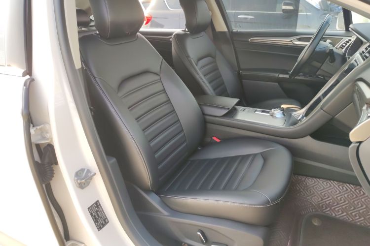 福特 蒙迪欧 2020款 EcoBoost 200 时尚型局部细节41