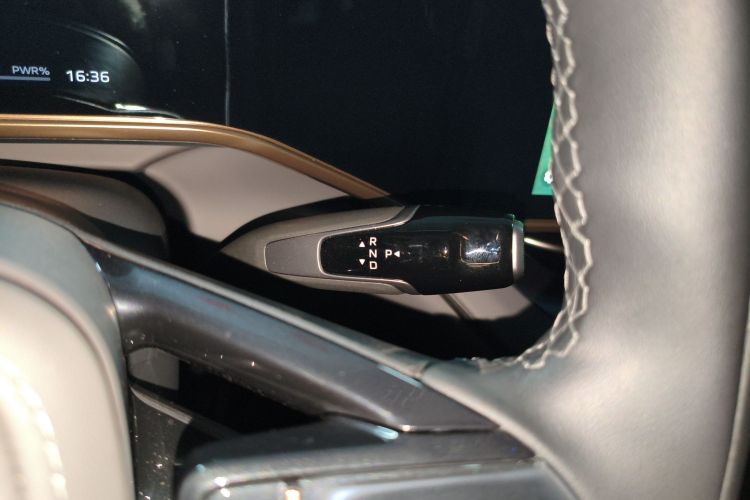 红旗EH7 2024款 690 Pro中控内饰18