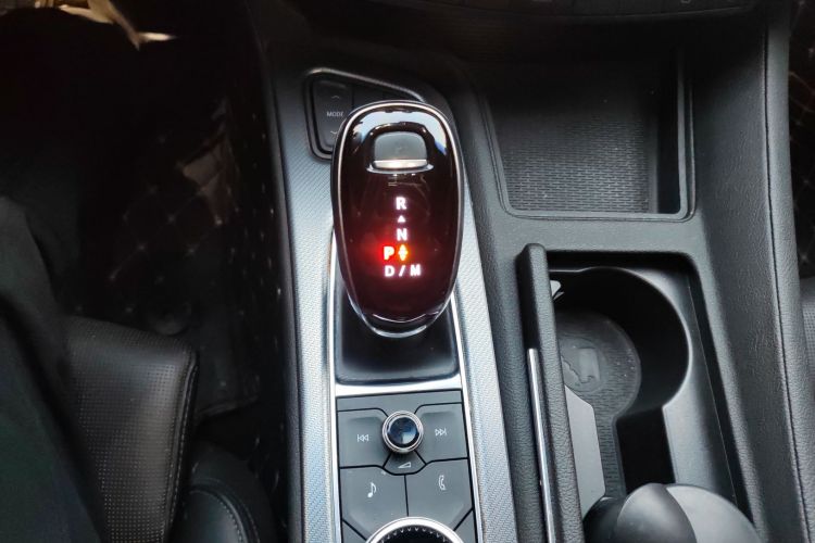 凯迪拉克CT5 2020款 改款 28T 领先运动型中控内饰18