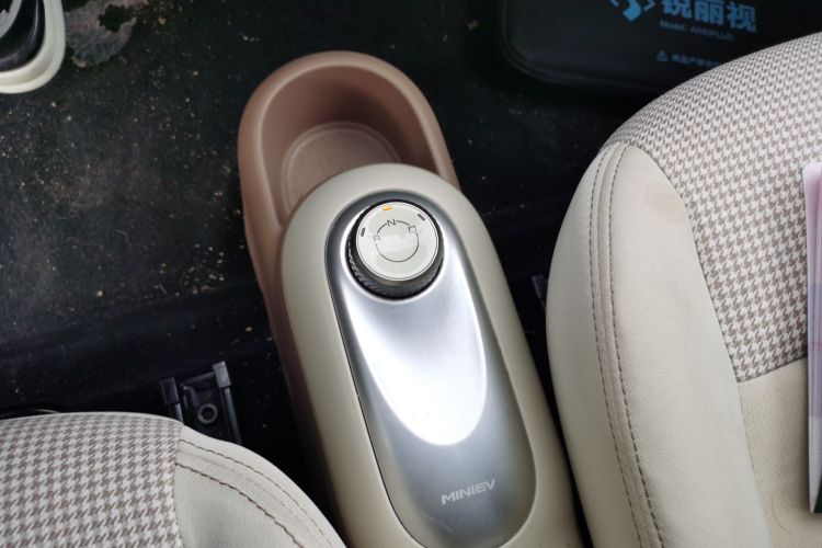 五菱汽车 宏光MINIEV 2025款 四门版 进阶款中控内饰18