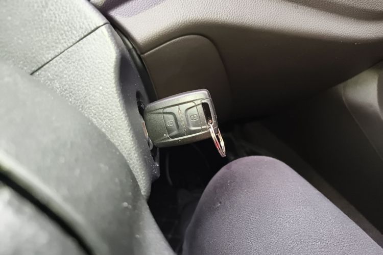 五菱汽车 五菱宏光V 2022款 1.5L劲取版电动助力LAR中控内饰7001