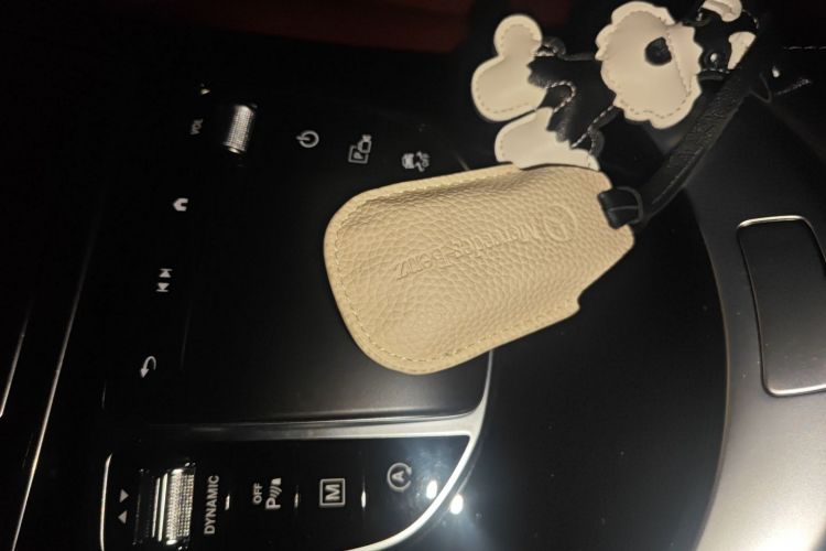 奔驰GLC 2022款 改款二 GLC 260 L 4MATIC 豪华型中控内饰7001