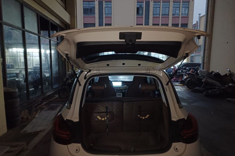 五菱汽车 五菱缤果 2024款 333km 悦享款机舱底盘23