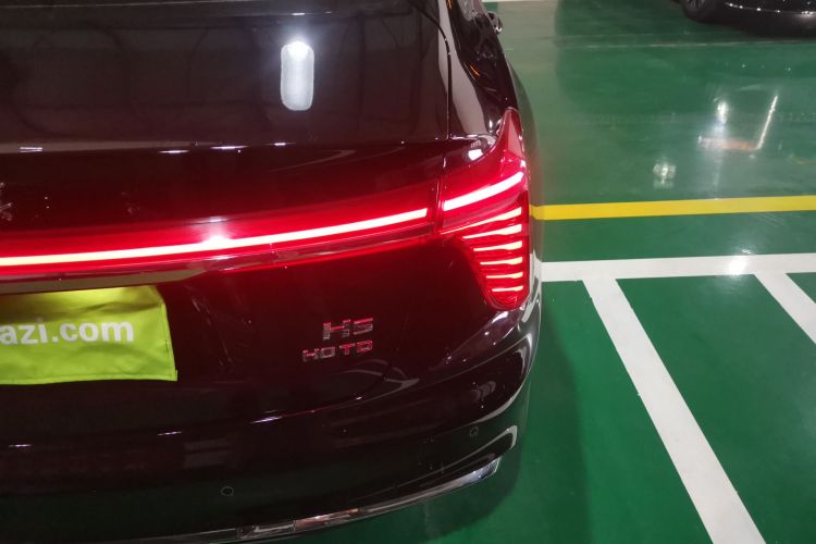 红旗H5 2023款 2.0T 自动智联旗畅版车身外观9