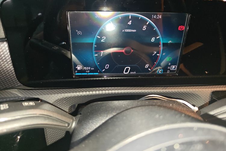 奔驰A级 2020款 A 180 L 运动轿车中控内饰14