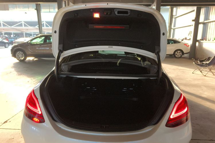 奔驰C级 2020款 C 260 运动版机舱底盘23