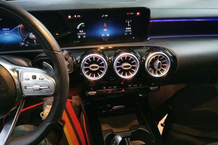 奔驰A级 2021款 A 200 L 运动轿车时尚型局部细节16