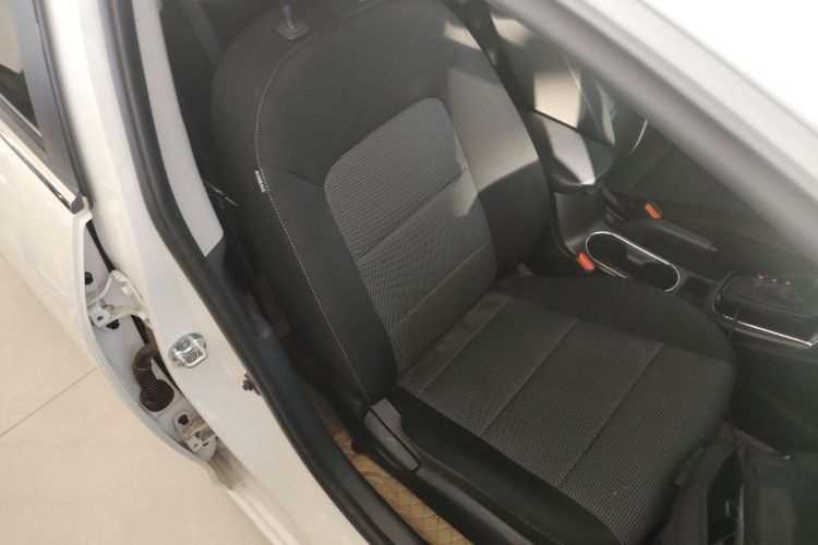 起亚K3 2016款 1.6L 自动GL局部细节41