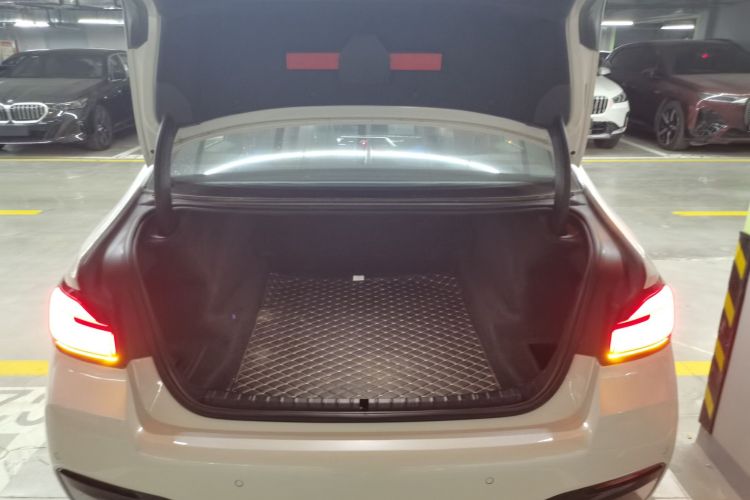 宝马5系 2022款 改款二 525Li M运动套装机舱底盘23