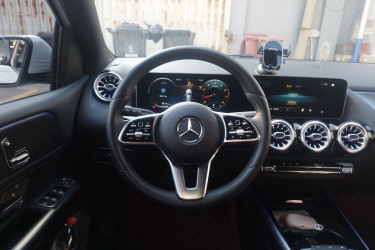 奔驰B级 2020款 B 180中控内饰13