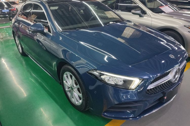 奔驰A级 2019款 A 200 L 运动轿车车身外观3