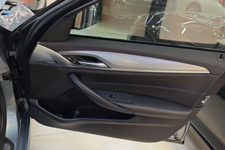 宝马5系(进口) 2018款 525i M运动套装中控内饰7005