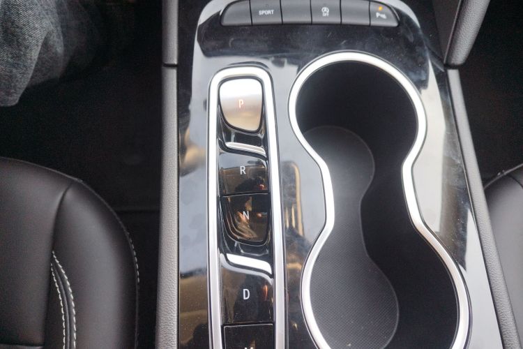 别克 君威 2024款 25T 超享版中控内饰18