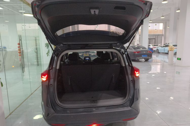 雪佛兰 沃兰多 2018款 Redline 530T 自动纵享版（5+2款） 国V机舱底盘23