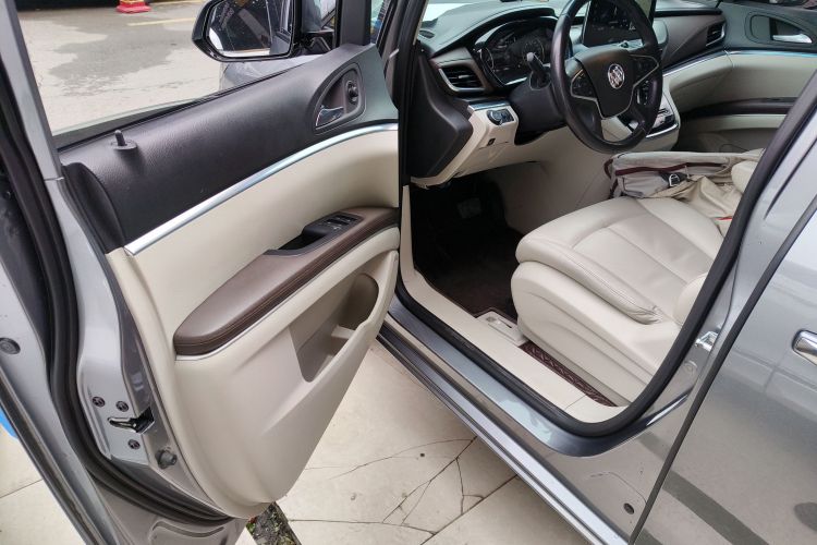 别克GL8 2020款 陆上公务舱 652T 豪华型中控内饰20