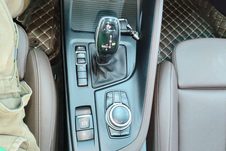 宝马X1 2020款 sDrive25Li 领先型中控内饰18