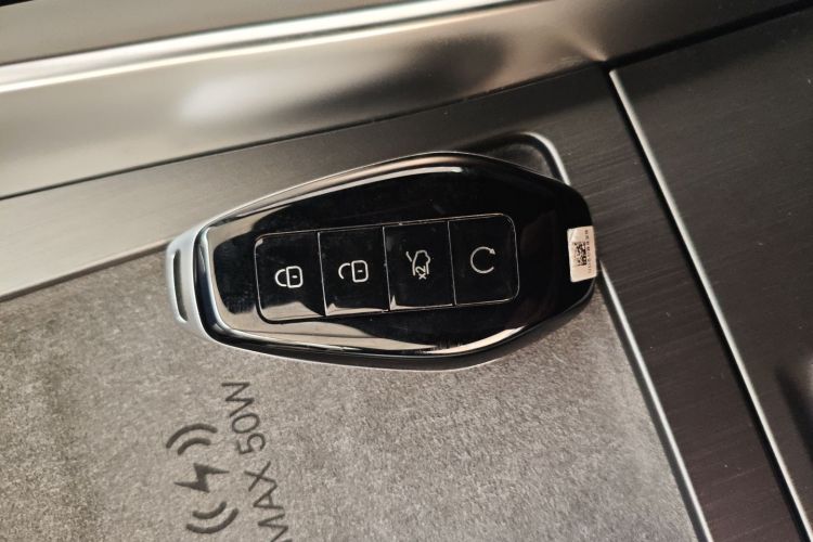 腾势N9 2025款 尊荣型中控内饰11