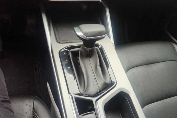 吉利汽车 帝豪 2023款 第4代冠军版 1.5L CVT尊贵型中控内饰18